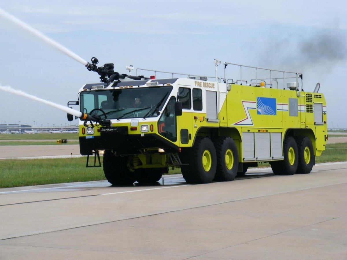 Oshkosh Striker 4500