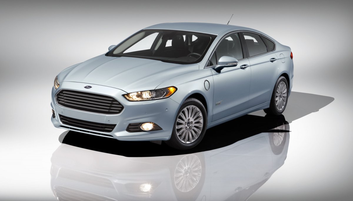 Ford Fusion Hybrid 2015