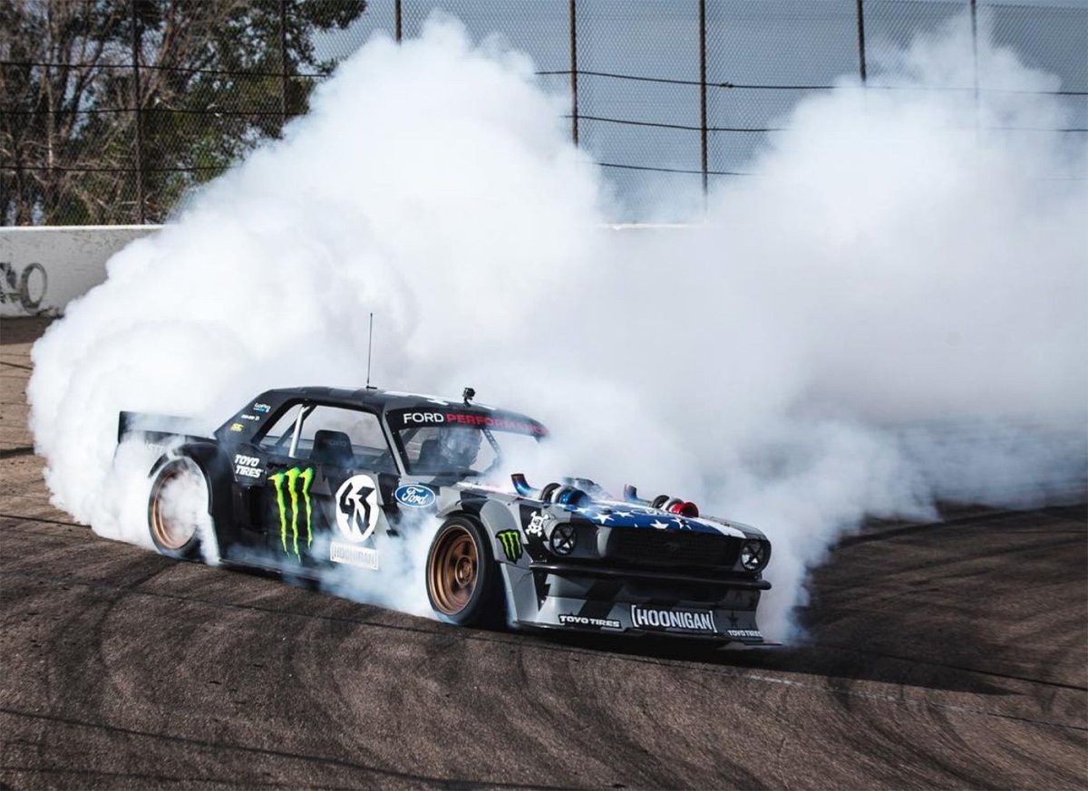 Ford Mustang Hoonicorn дрифт