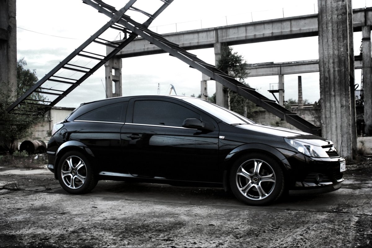 Opel Astra h GTC черная