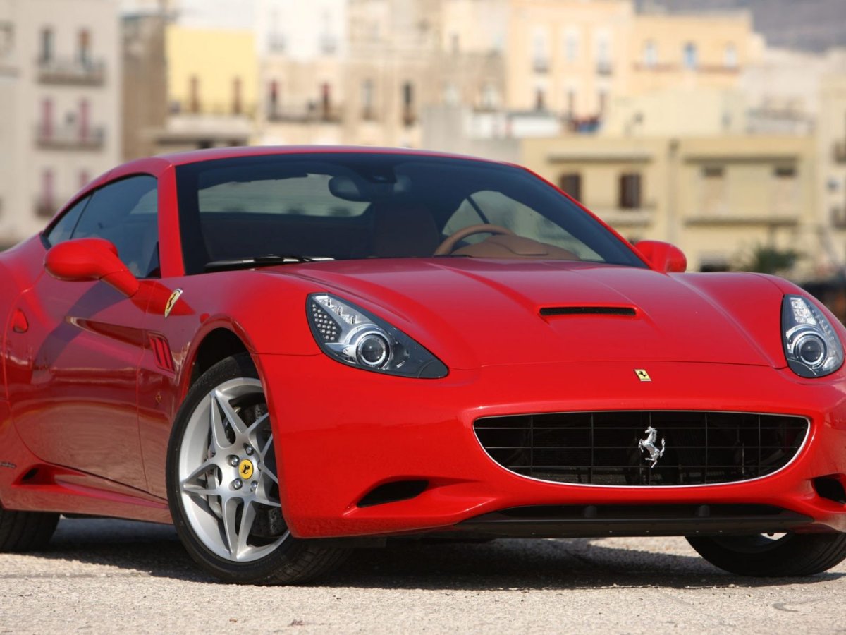 Ferrari California красная