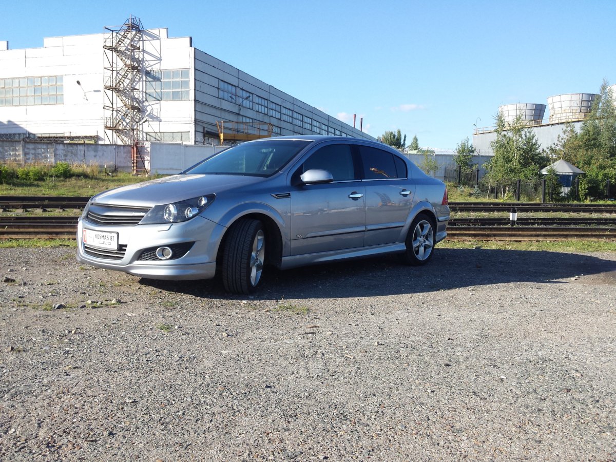 Opel Astra h OPC седан