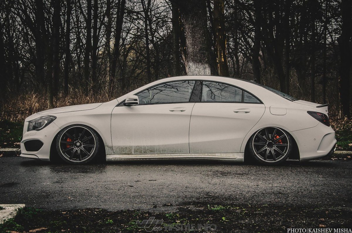 Mercedes CLA stance