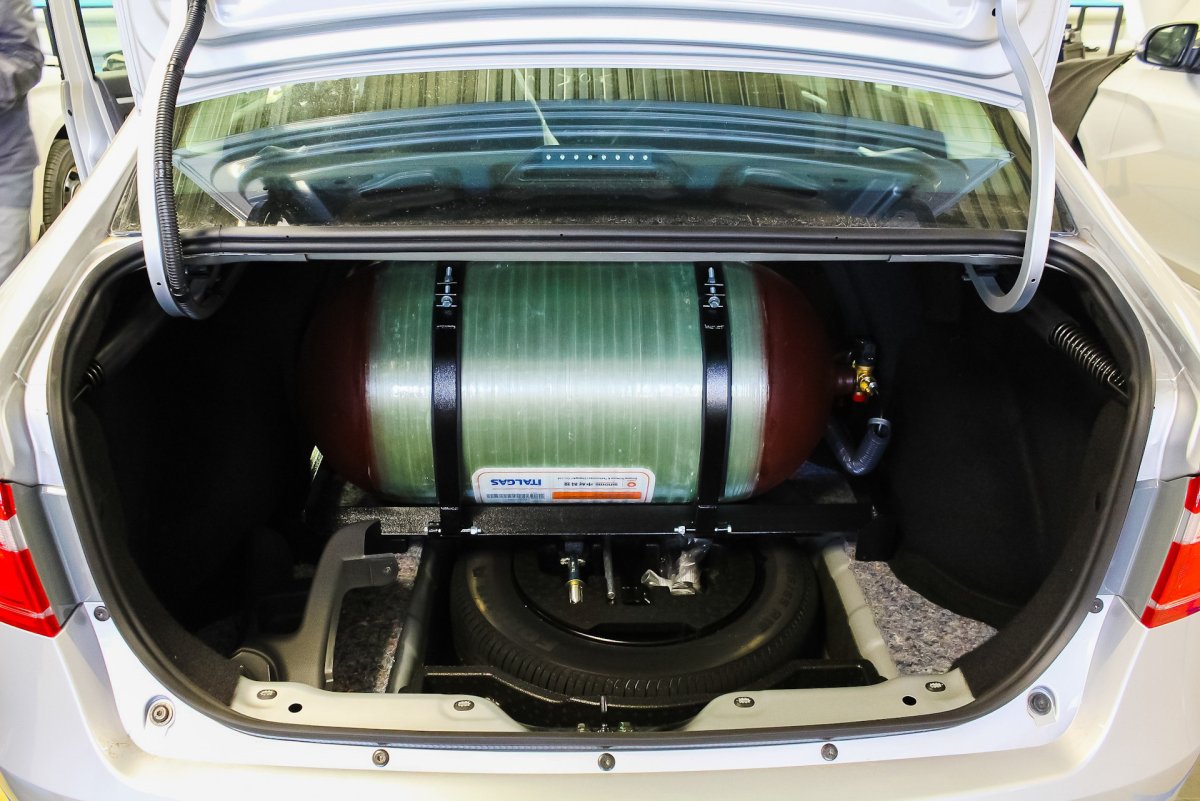 Lada Vesta CNG багажник
