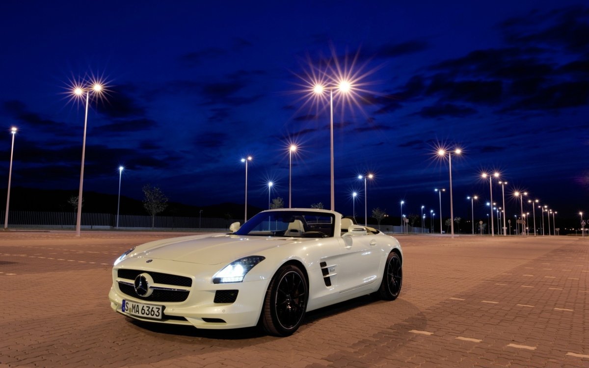 Mercedes Benz SLS