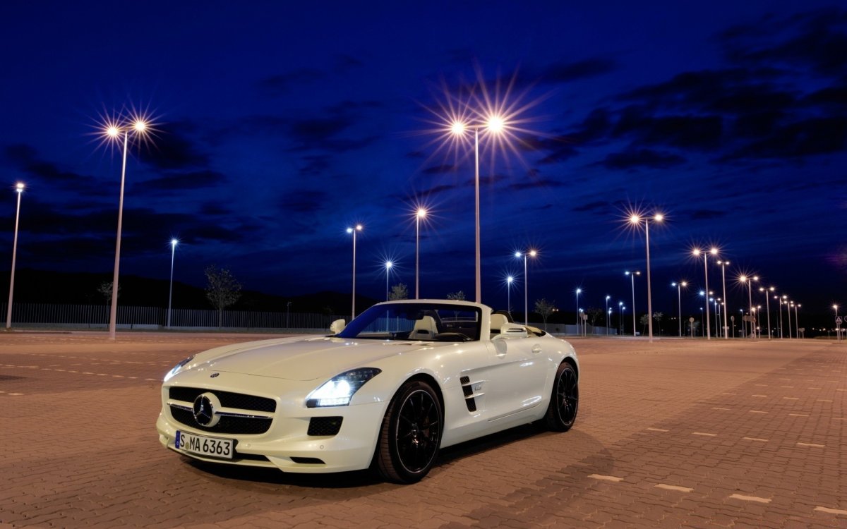 Mercedes Benz SLS