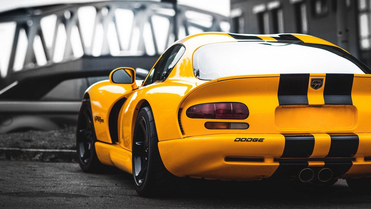 Dodge Viper желтый