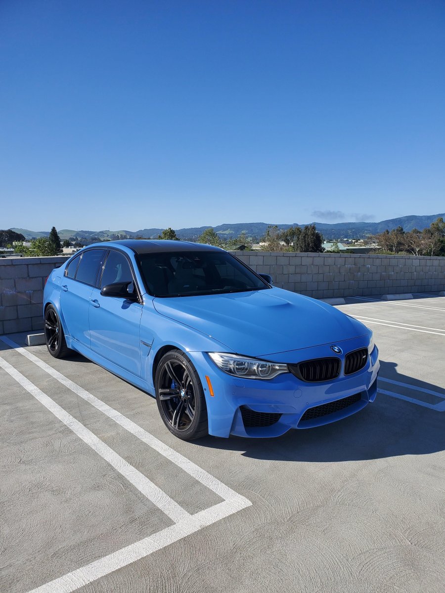 BMW f80 голубая