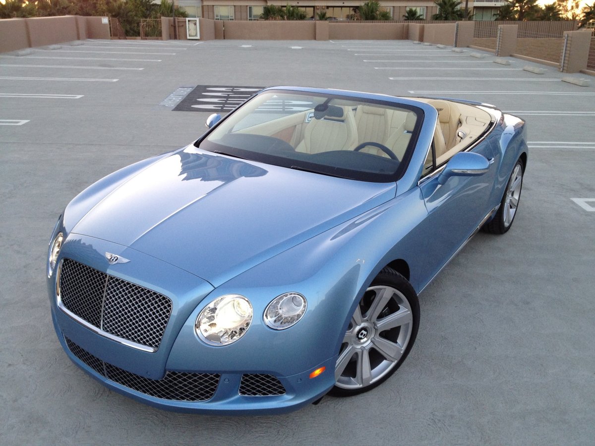 Bentley Continental голубая металлик