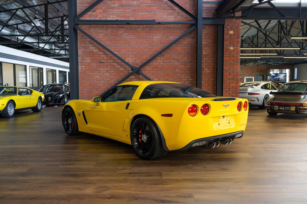 Chevrolet Corvette c6 здади