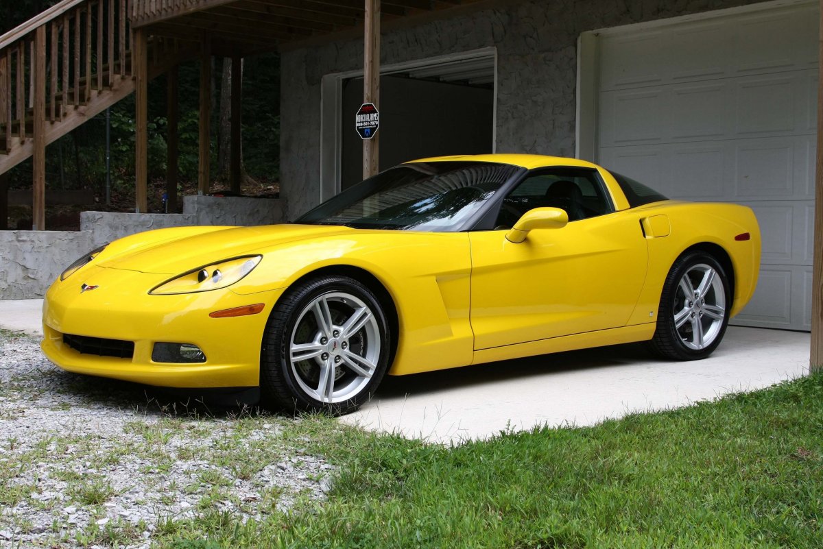 Chevrolet Corvette c6 Yellow