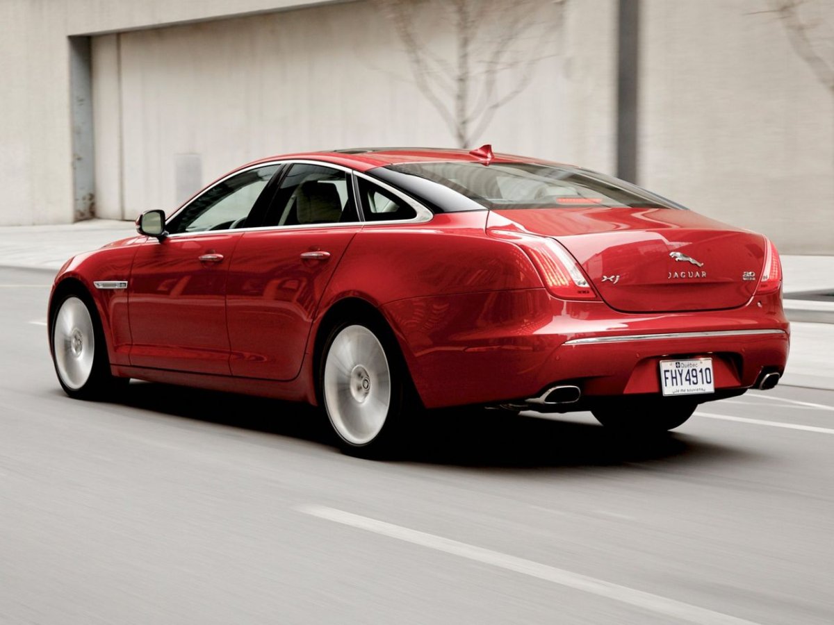 Jaguar XJ vi 2012