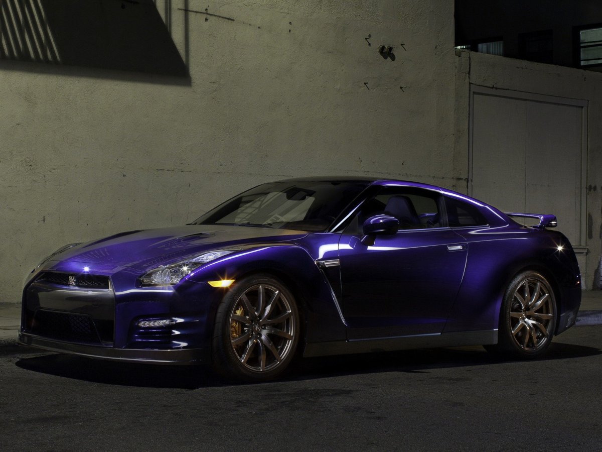 Nissan GTR r35 Purple