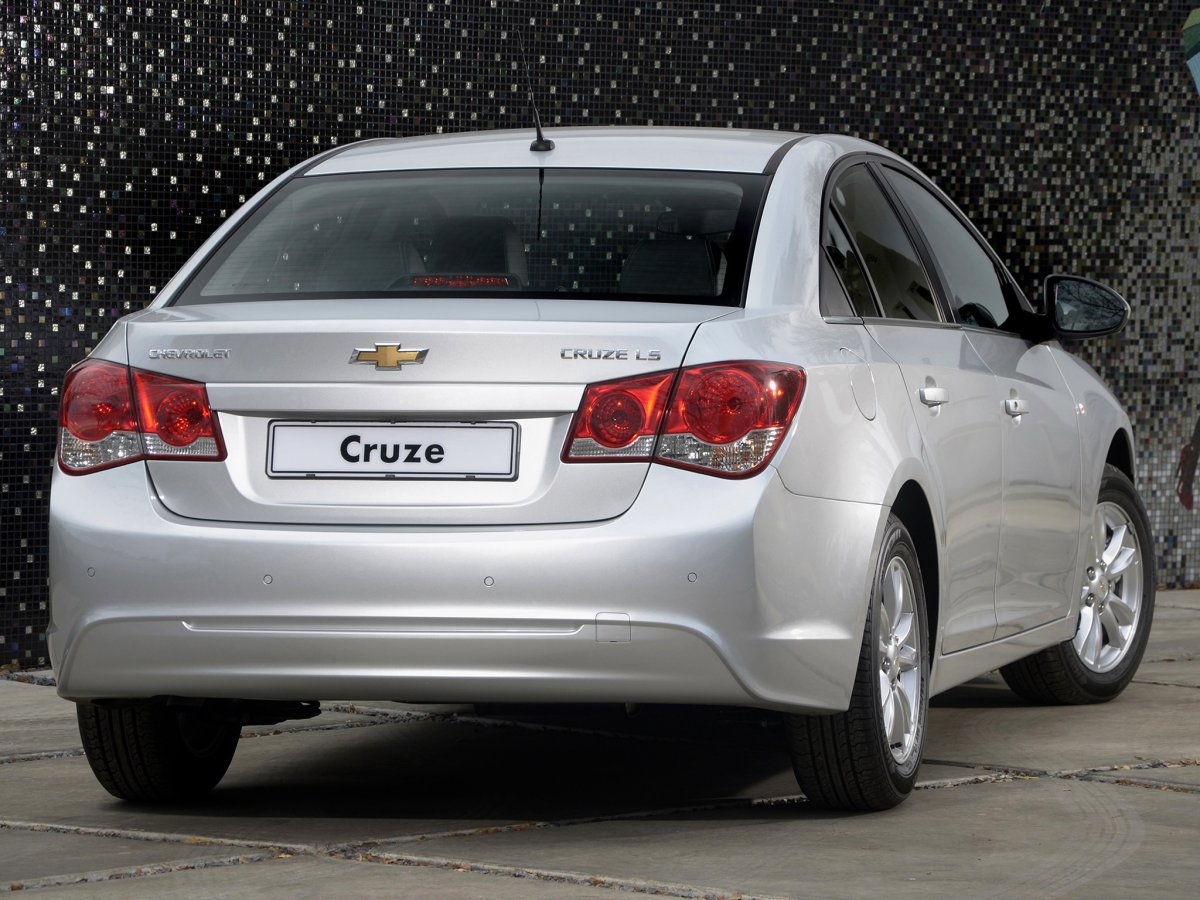 Chevrolet Cruze сзади 2012
