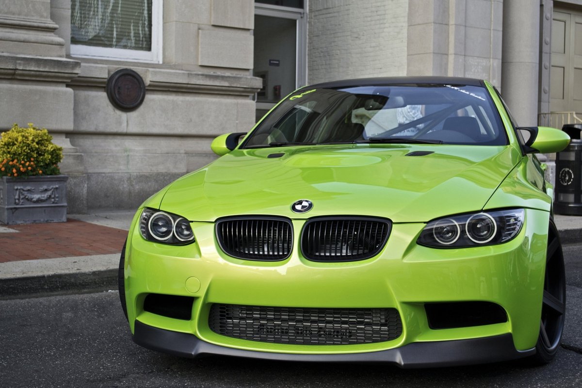 Зеленая БМВ m3
