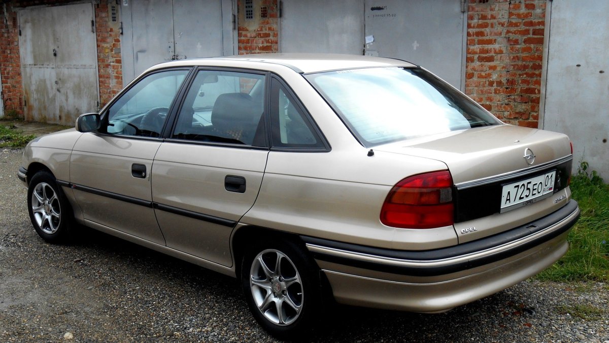 Opel Astra f 1997 седан
