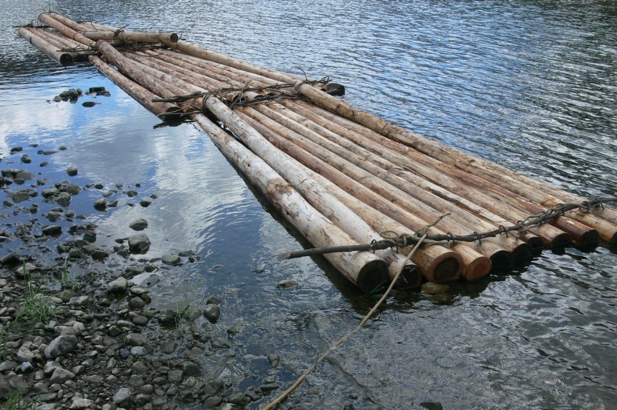 Плотик деревянный