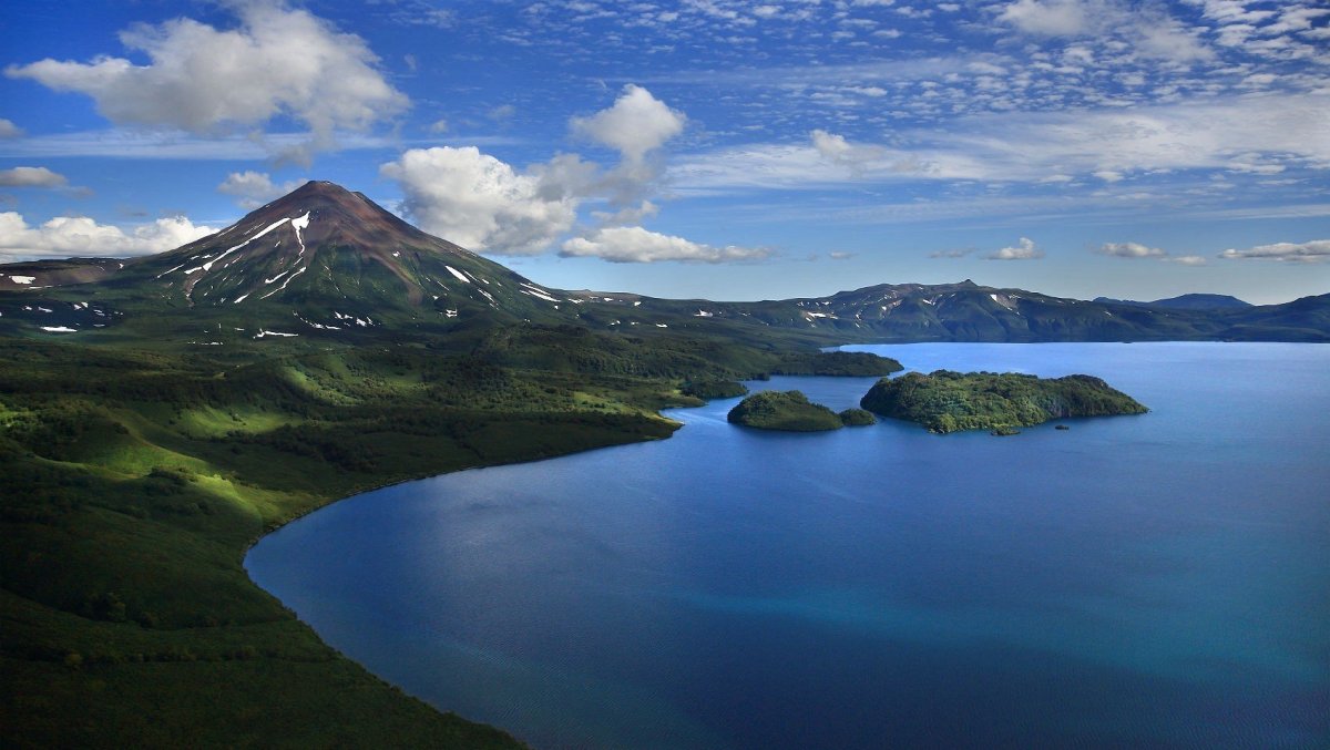 Озеро островное Камчатка