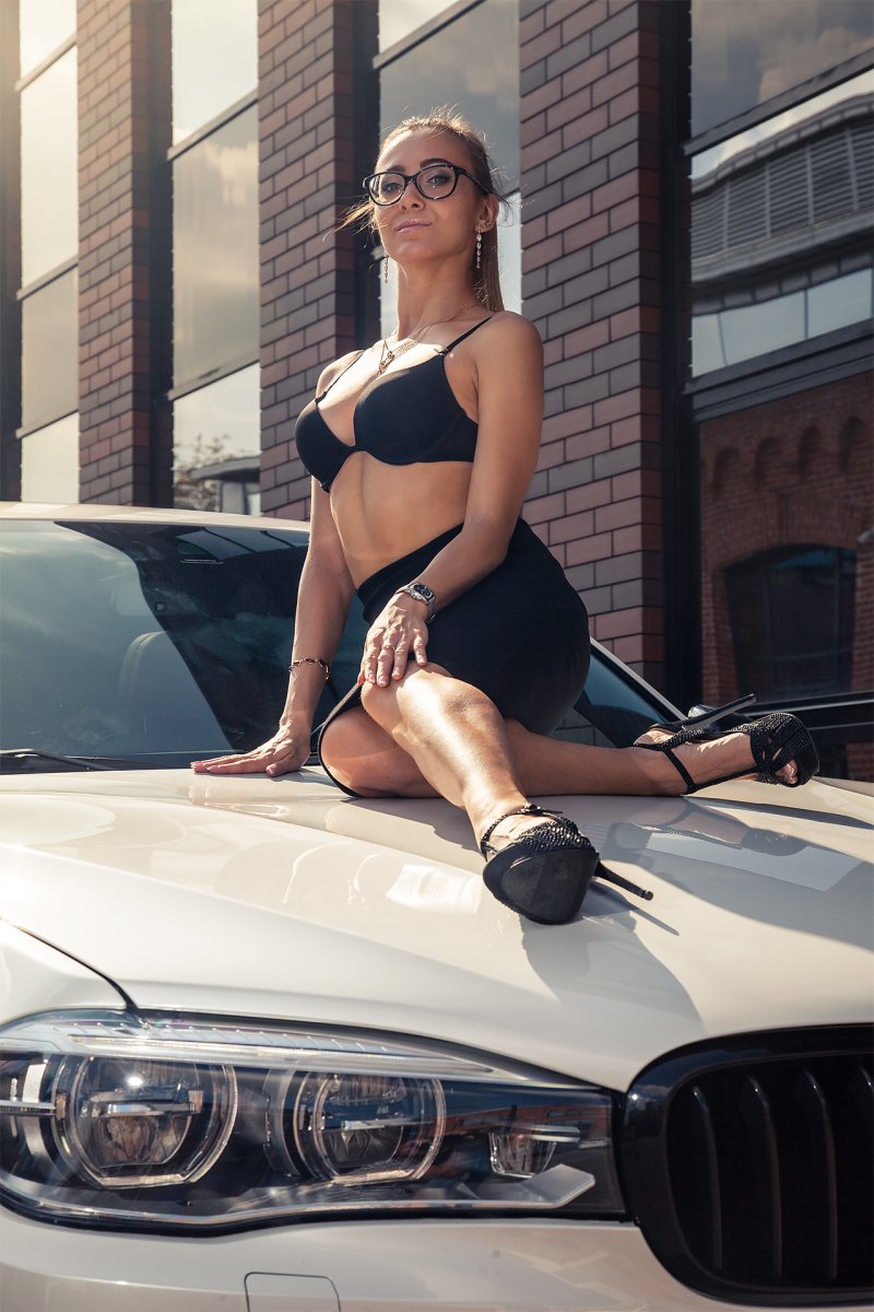 Девушка на BMW x5m Инстаграм
