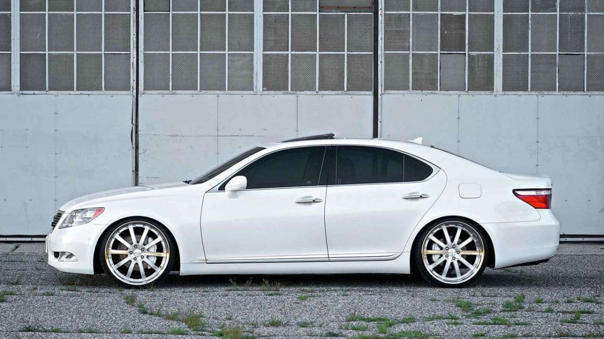 Lexus ls460 белый