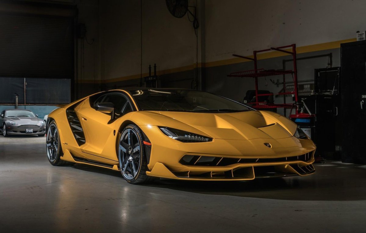 Lamborghini Centenario желтый