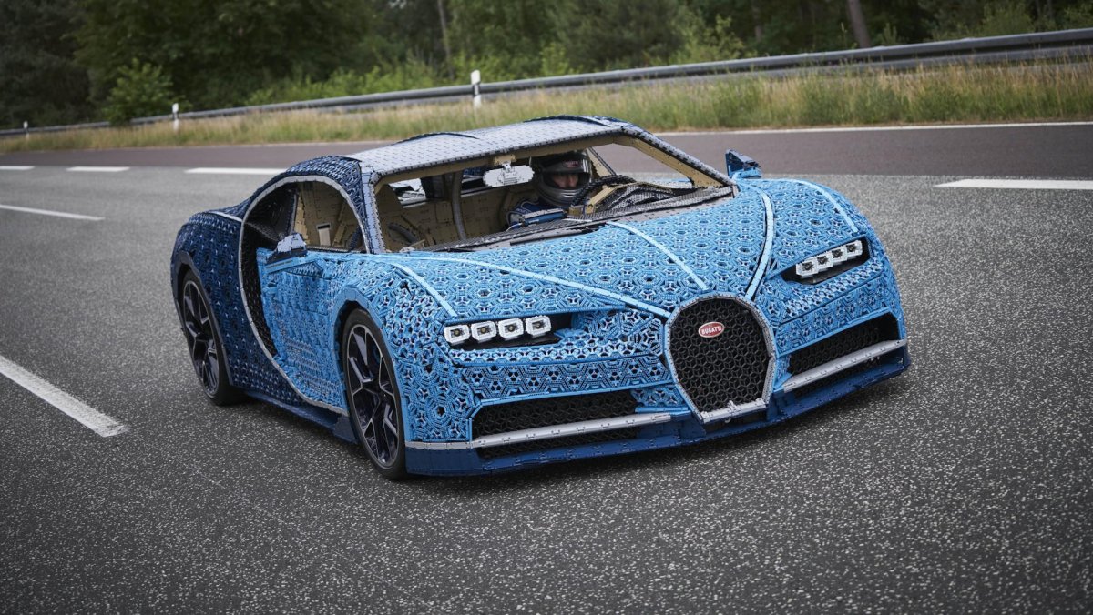 Bugatti Chiron из LEGO