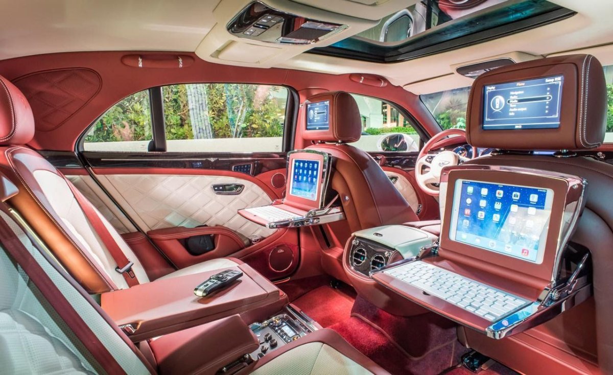 Шикарный салон автомобиля
