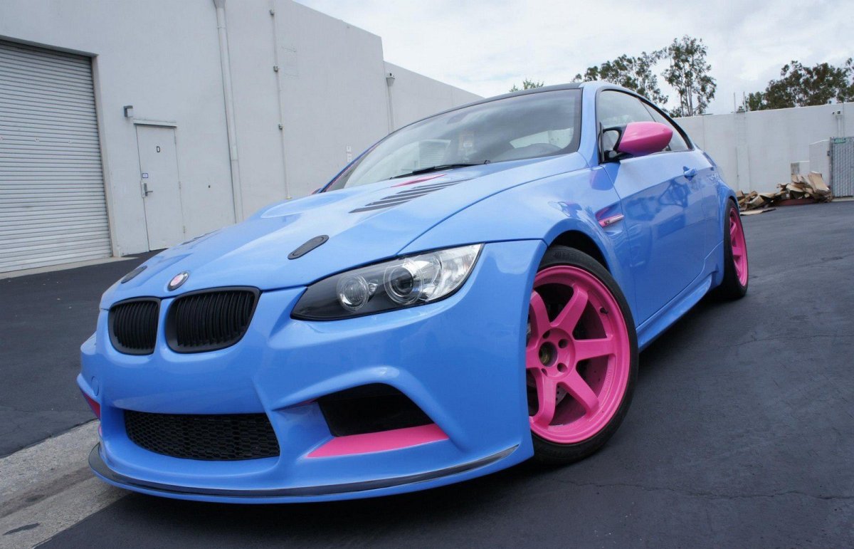 BMW m3 розовая