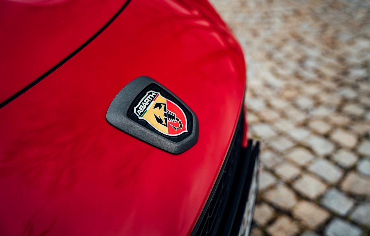 Abarth 124 Spider логотип