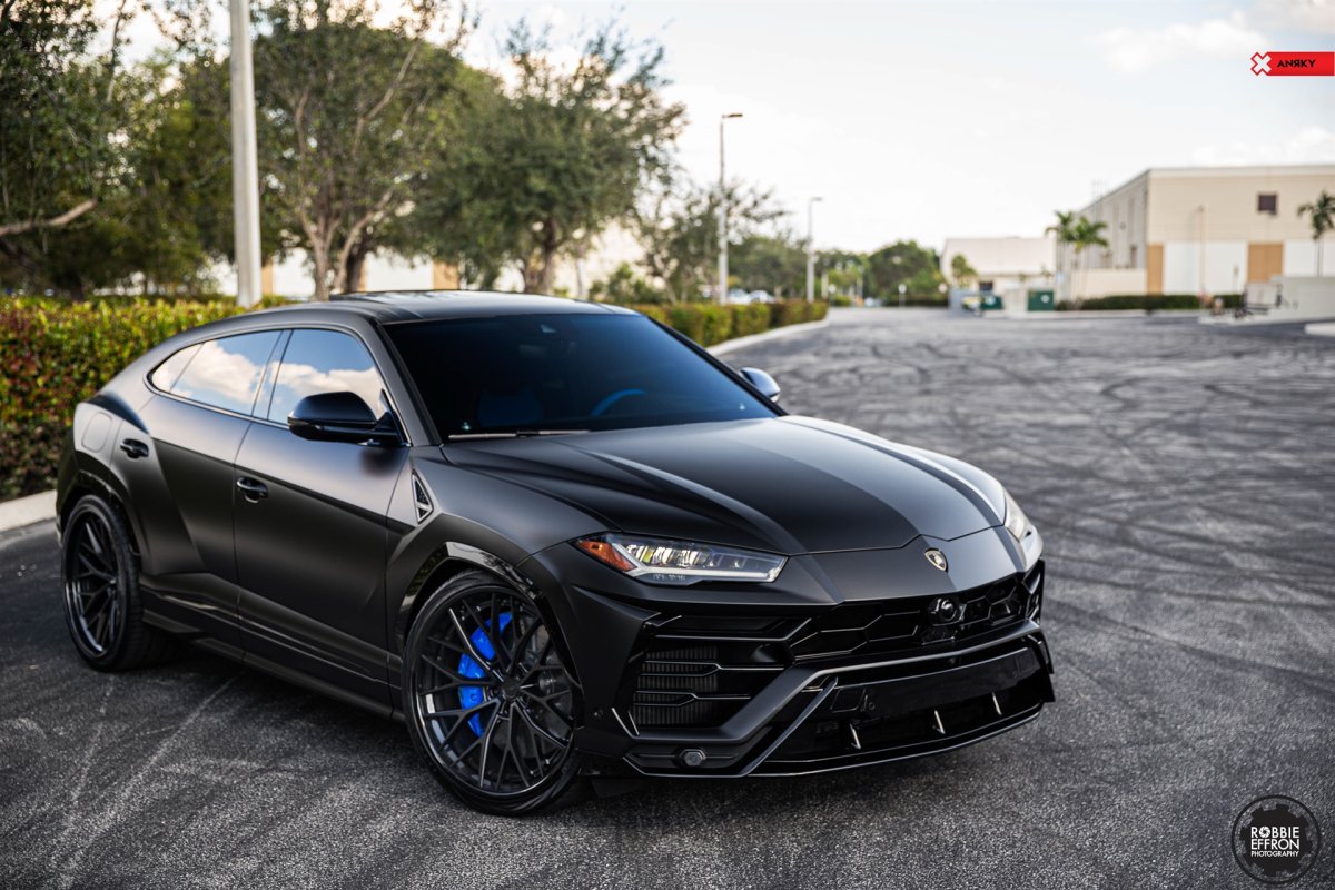 Lamborghini Urus Black Matte