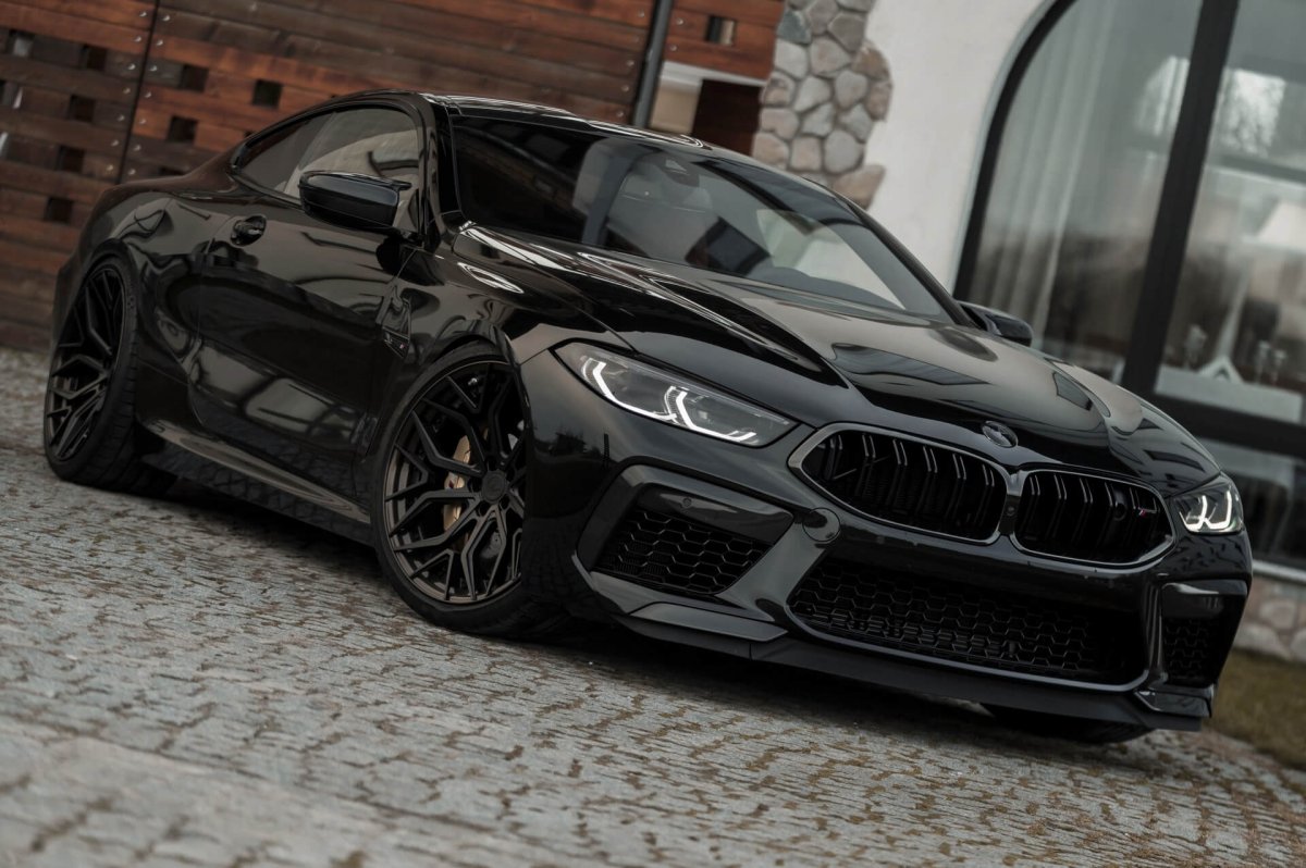 BMW m8 Competition черная