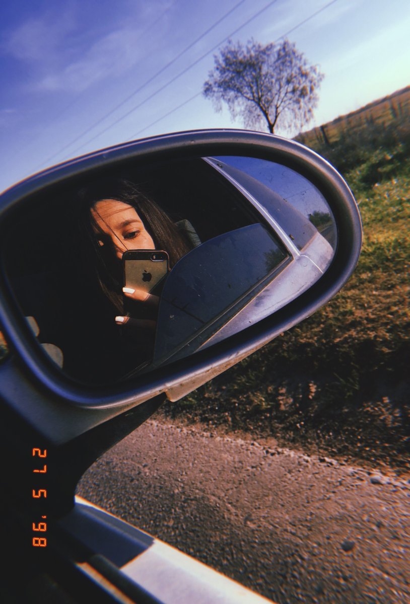 Селфи в зеркало авто