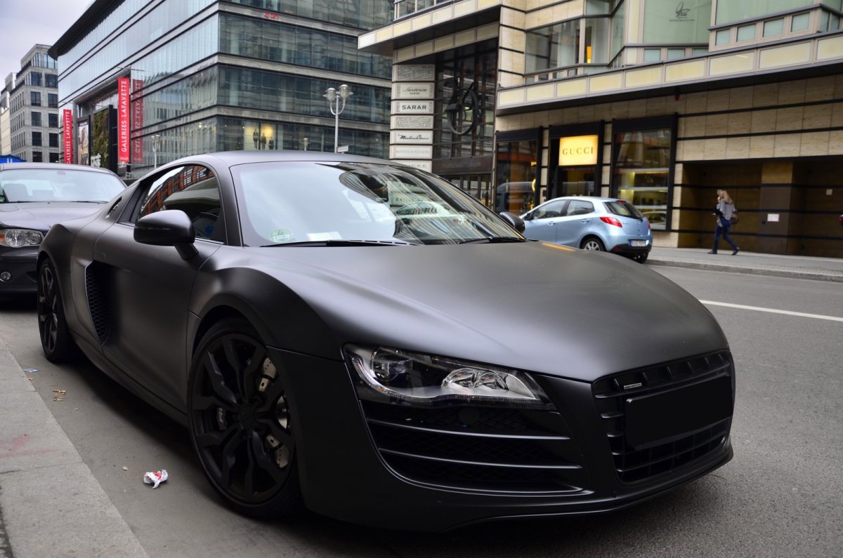 Ауди р8 2022 черная матовая