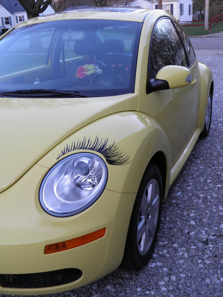 Volkswagen Beetle с ресничками