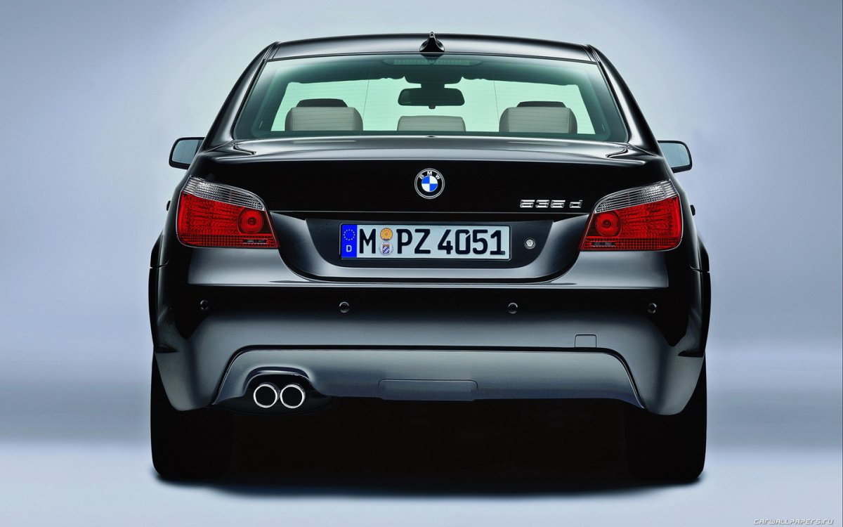 BMW e60 сзади