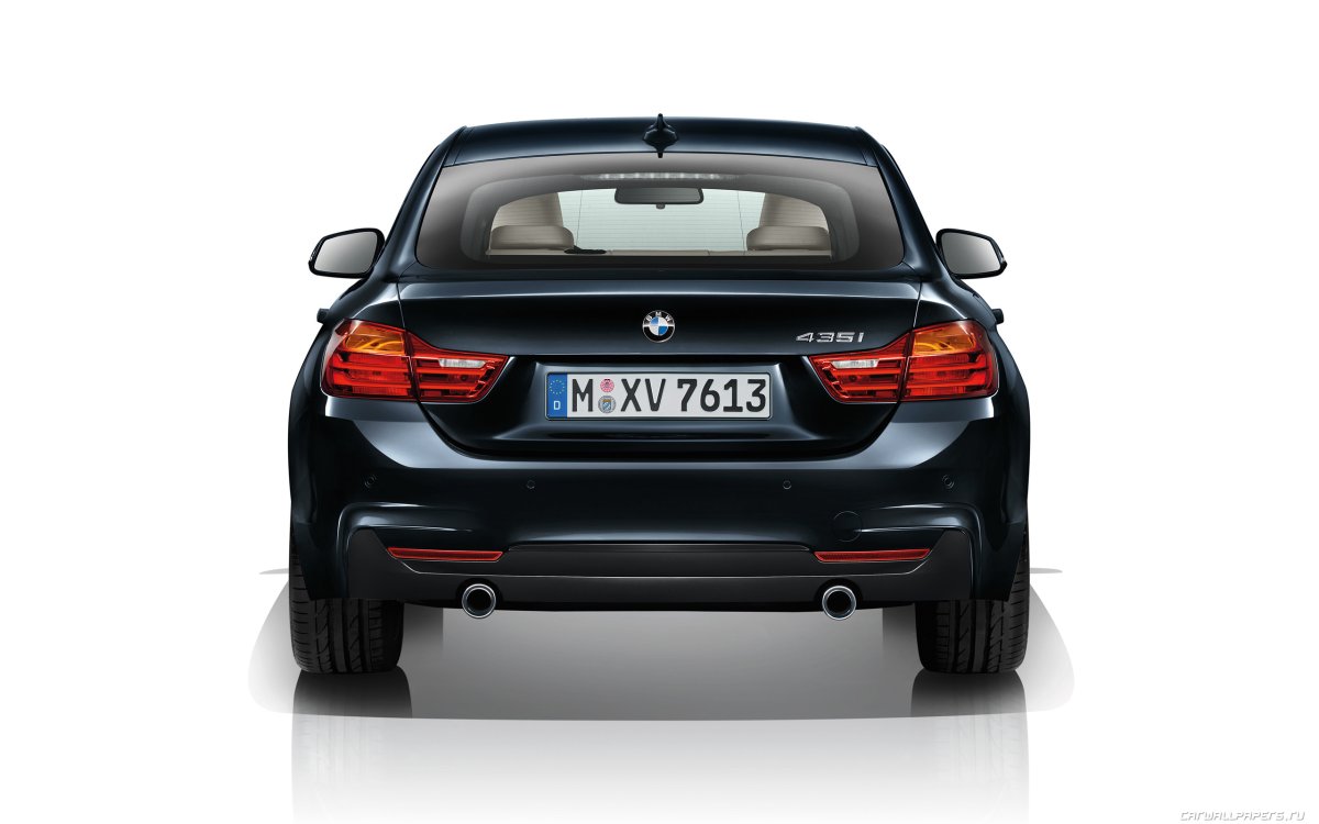 BMW 230 2001 вид сзади