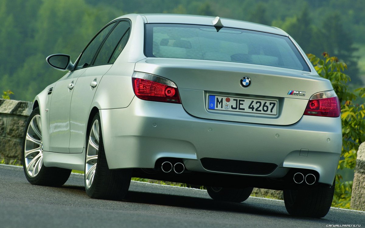 BMW m5 e60 2004