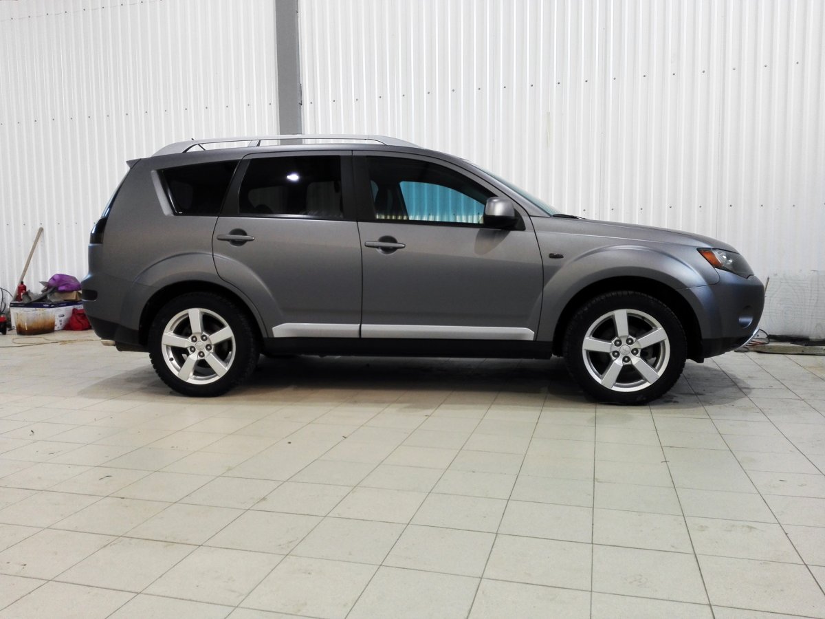 Mitsubishi Outlander матовый