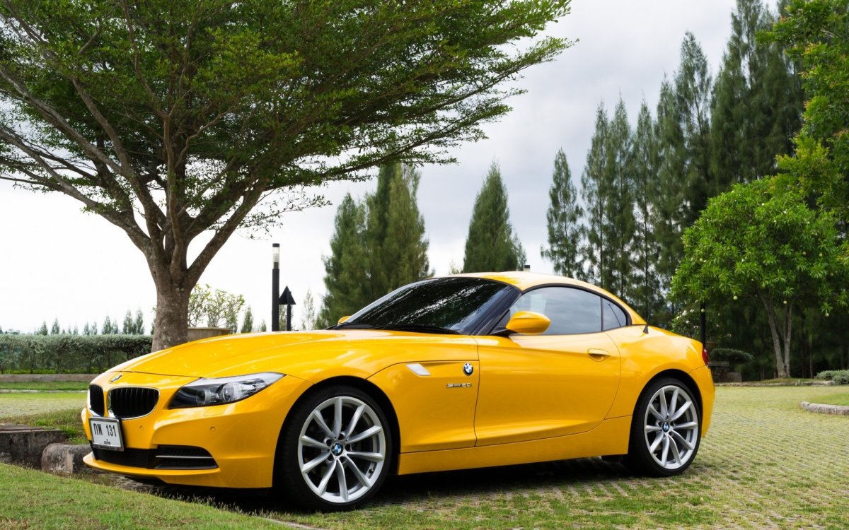 BMW z4 желтая 2022
