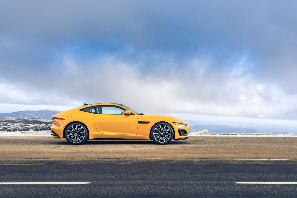 Ягуар f Type r 2020