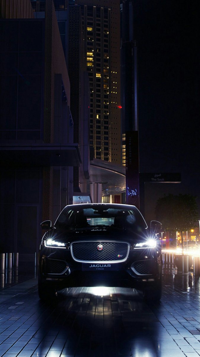 Jaguar f-Pace ночью