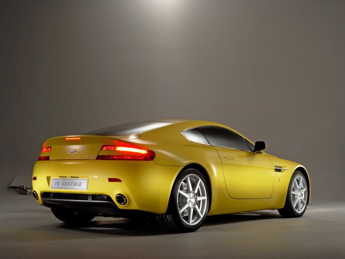 Aston Martin v8 Vantage 2005