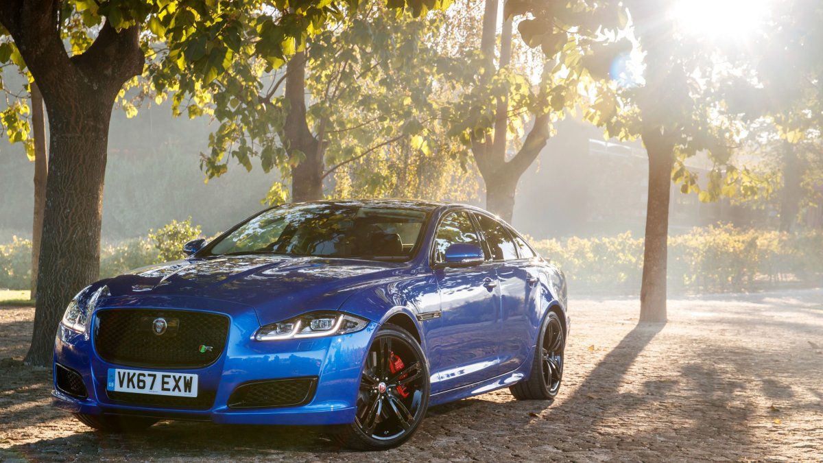Jaguar XJR 575