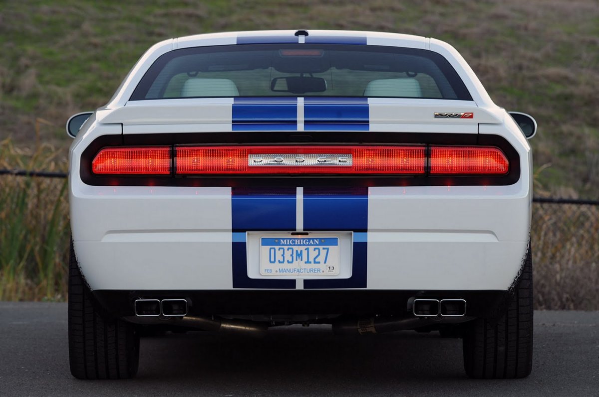 Dodge Challenger srt8 392 2011