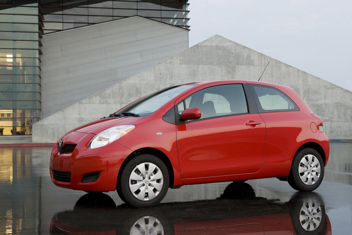 Toyota Yaris 2009 седан 1.3