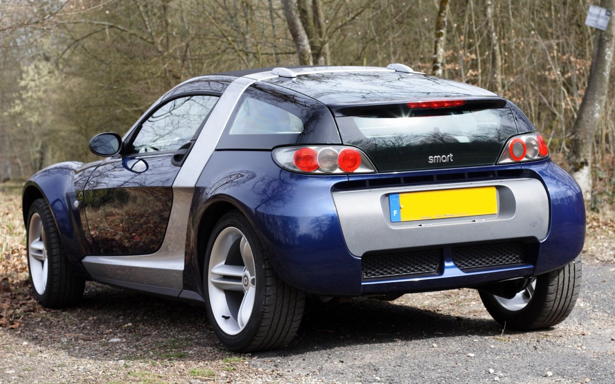 Машина Smart Roadster