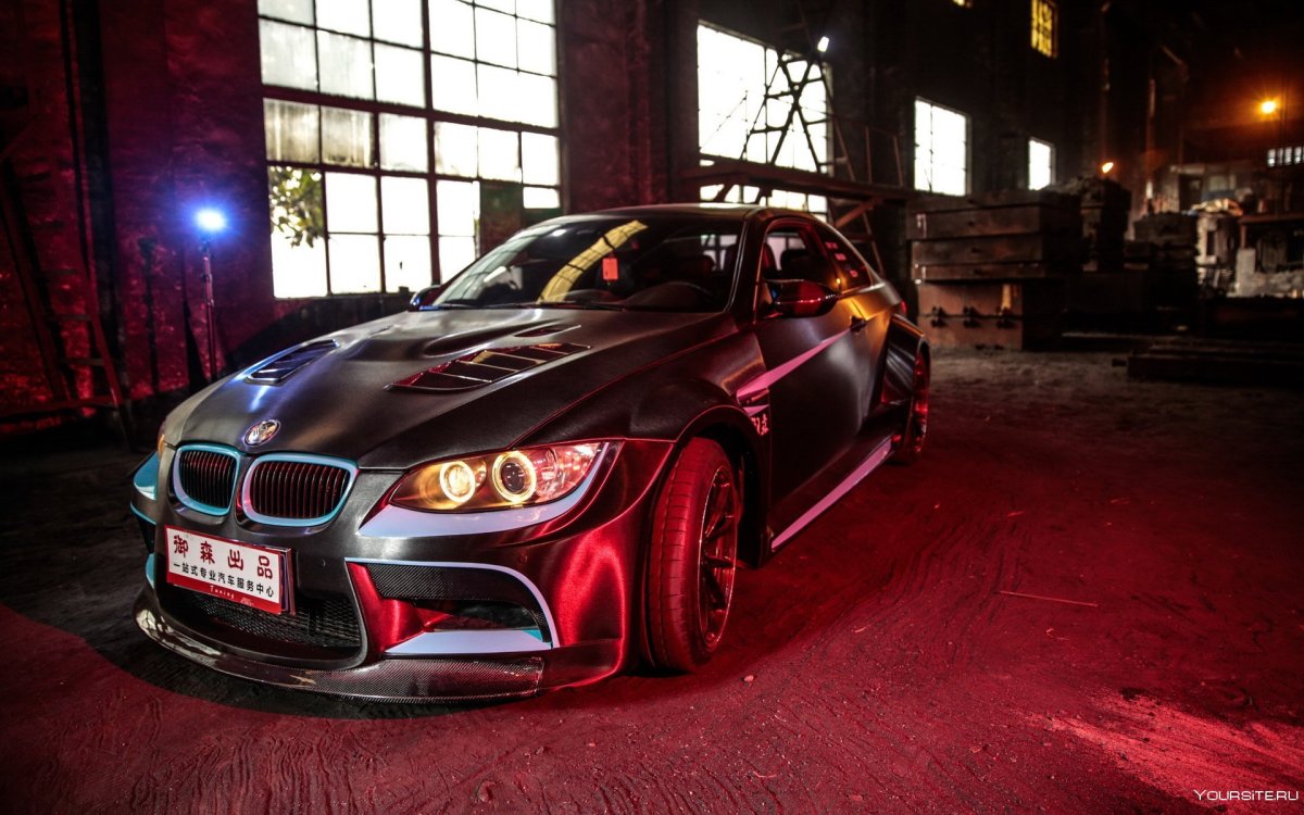 BMW m5 черно красная