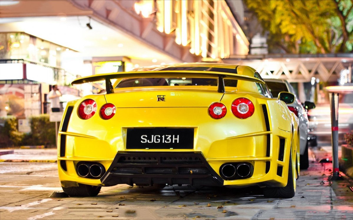 Nissan GTR r35 желтый