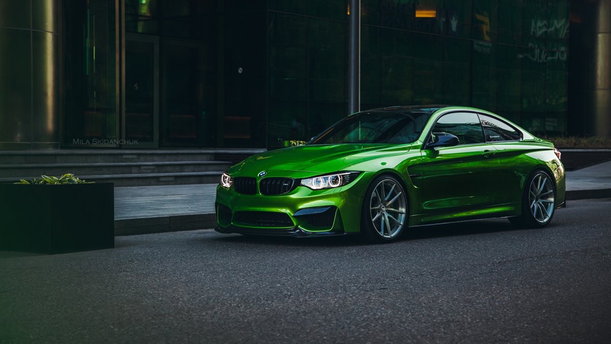 BMW m4 зеленая