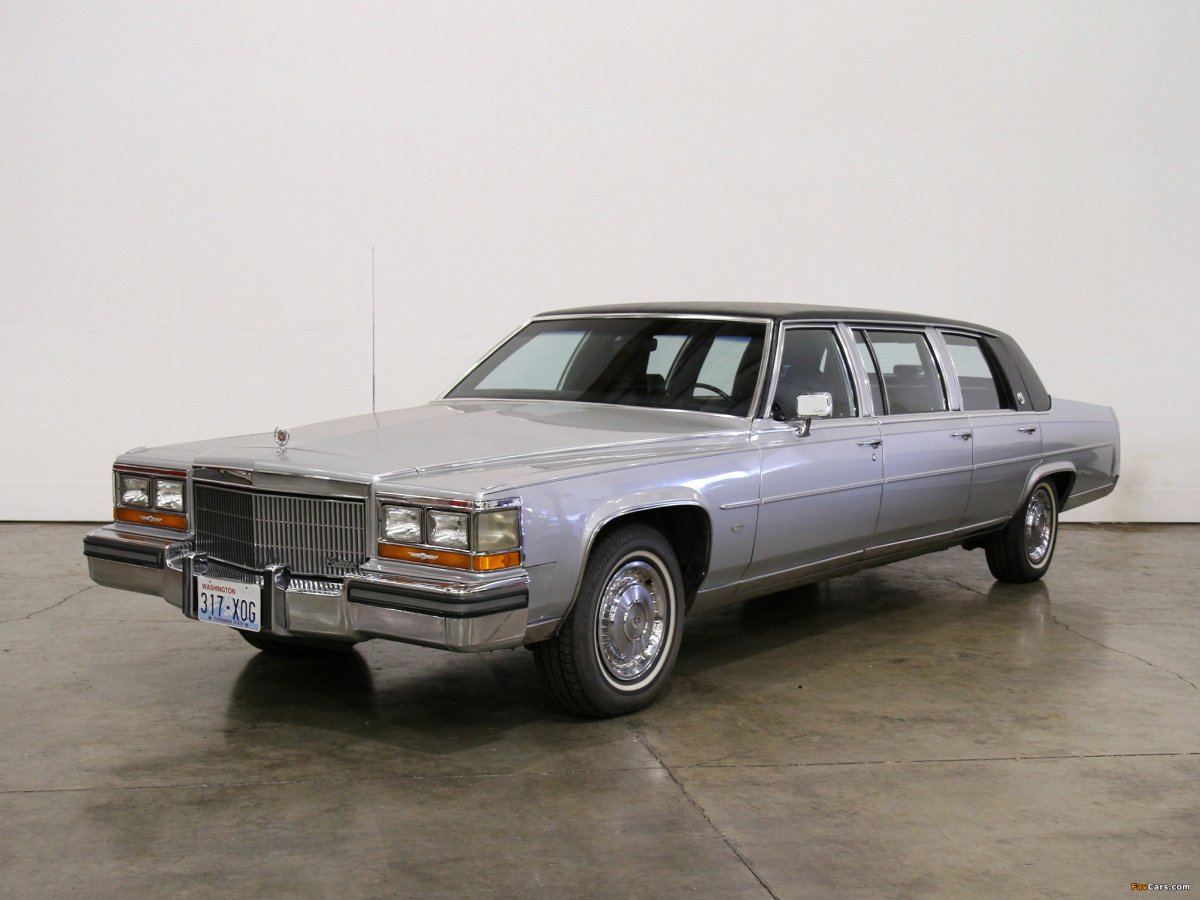 Лимузин Cadillac Brougham